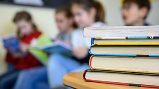 Der Anteil der betroffenen Schülerinnen und Schüler mit großen Leseschwierigkeiten ist nach Einschätzung der Studienautoren inzwischen 'alarmierend hoch'.
