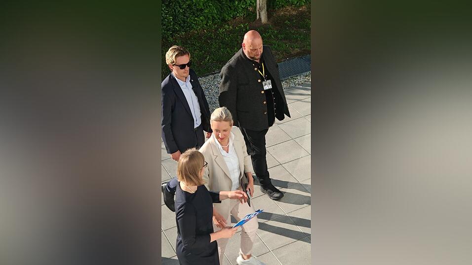 Alice Weidel bei ihrer Ankunft am Seiteneingang. Alice Weidel bei ihrer Ankunft am Seiteneingang.