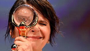 Die französische Schauspielerin Juliette Binoche erhielt einen Kristallglobus für ihr Lebenswerk. Die französische Schauspielerin Juliette Binoche erhielt einen Kristallglobus für ihr Lebenswerk.