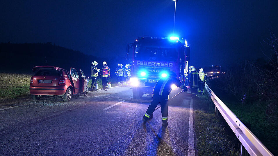Das Auto des Unfallfahrers wurde schwer beschädigt.