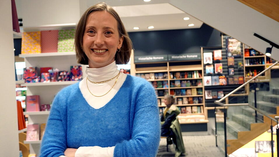 Julia Pustet las aus ihrem neuen Roman.