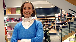 Julia Pustet las aus ihrem neuen Roman.