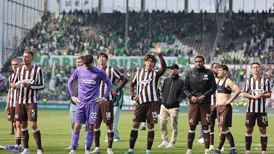 Abschied von der Bundesliga-B&uuml;hne: die Spieler des FC St. Pauli.