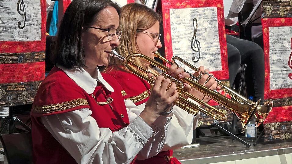 Maria Bognitschar-Irber (l.) wechselte sich im Dirigat mit Josef Irber ab.