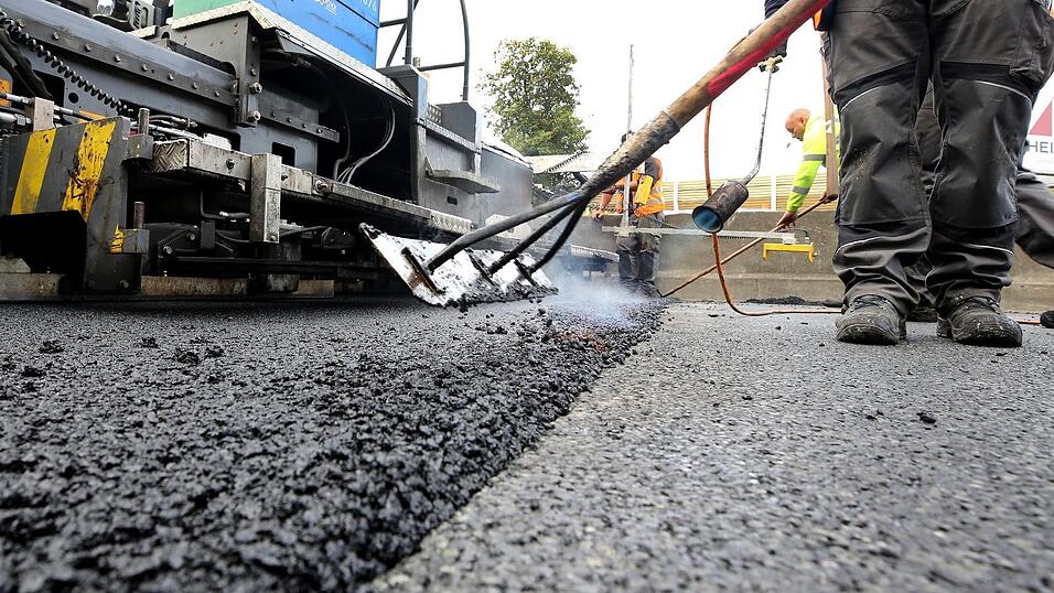 Die Preise f&uuml;r Bitumen sind mit dem Iran-Krieg rasant gestiegen. (Symbolbild)