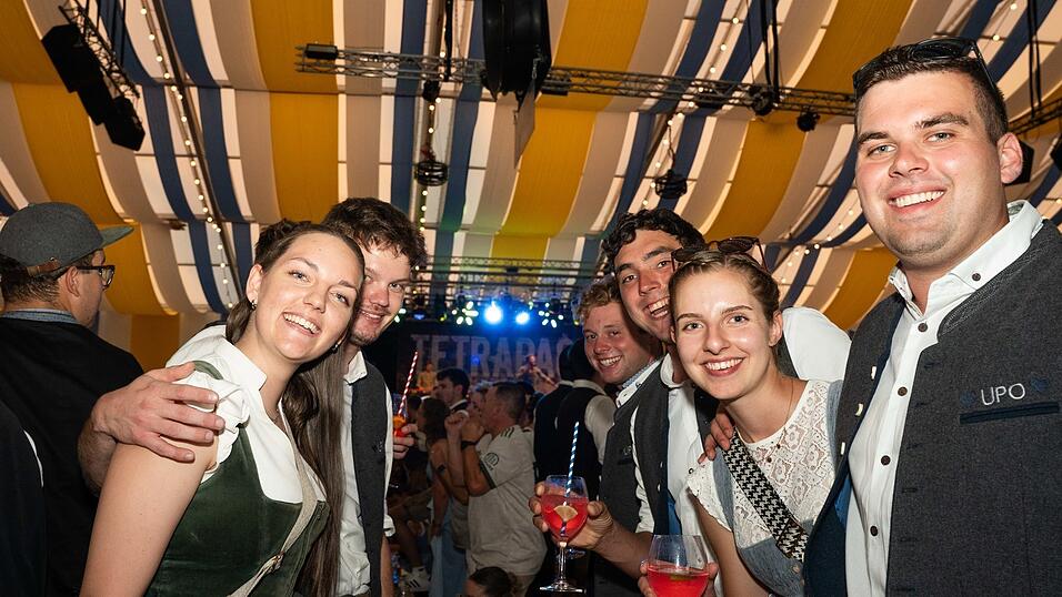 Die Partybilder vom Samstag, 15. August, aus dem Festzelt Reisinger. Die Partybilder vom Samstag, 15. August, aus dem Festzelt Reisinger.