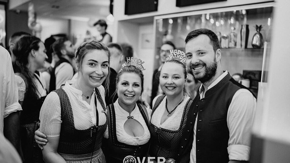 Auch am zweiten Volksfestfreitag schauten viele G&auml;ste im Overtime vorbei.