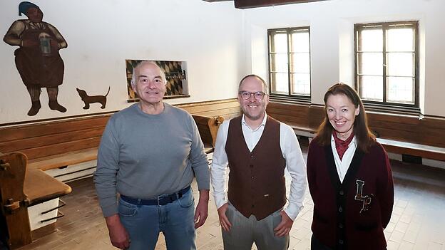 Noch steht die Wirtsstube leer, das soll ich bald ändern: Gastroberater Josef Fuchs (links), Eigentümerin Barbara Koller-Fichtel und der neue „Freischütz“-Wirt Mario Pianka freuen sich auf die Wiedereröffnung. Noch steht die Wirtsstube leer, das soll ich bald ändern: Gastroberater Josef Fuchs (links), Eigentümerin Barbara Koller-Fichtel und der neue „Freischütz“-Wirt Mario Pianka freuen sich auf die Wiedereröffnung.