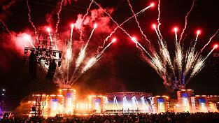 Erstmals fand die ZDF-Silvestershow nicht am Brandenburger Tor, sondern in der Hamburger Hafencity statt.