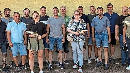 Ohne Ausbildung und Schwarzpulverschein l&auml;uft nichts - die Teilnehmer des Fachkundelehrgangs d&uuml;rfen jetzt offiziell b&ouml;llern.