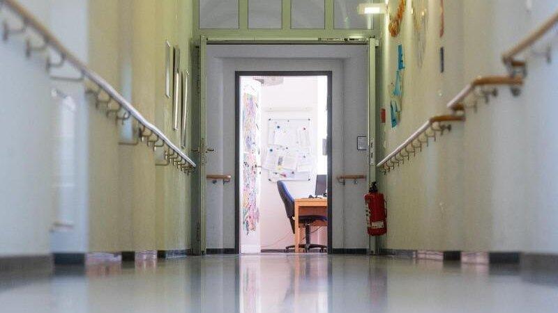 Ein leerer Gang in einer Schule in Straubing. Ein leerer Gang in einer Schule in Straubing.