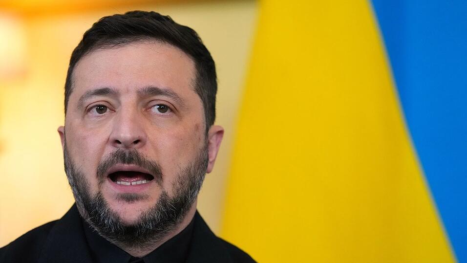 Der durch einen Korruptionsskandal ins Schussfeld geratene ukrainische Präsident Wolodymyr Selenskyj versucht sich mit Sanktionen gegen Geschäftspartner freizuschwimmen. (Archivbild) Der durch einen Korruptionsskandal ins Schussfeld geratene ukrainische Präsident Wolodymyr Selenskyj versucht sich mit Sanktionen gegen Geschäftspartner freizuschwimmen. (Archivbild)