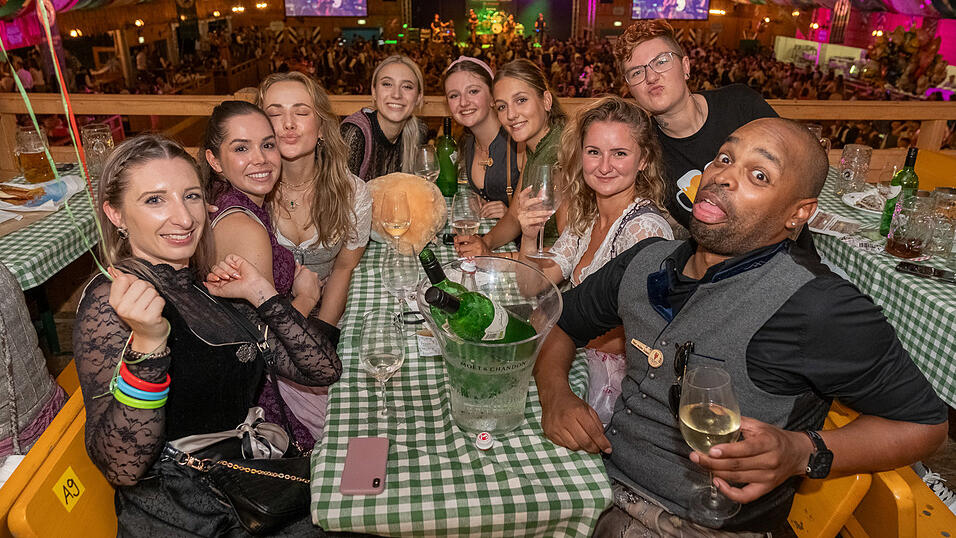 Die Partybilder vom Sonntag, 13. August 2023, aus dem Festzelt Weckmann.