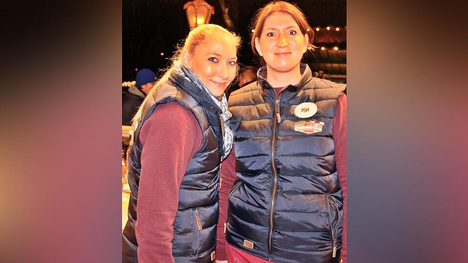 Der idyllische Christkindlmarkt in der Freyung in Landshut zählt zu den schönsten Christkindlmärkten Bayerns. Bei eisigen Temperaturen ist dort insbesondere die Glühwein-Alm natürlich heiß begehrt. Der idyllische Christkindlmarkt in der Freyung in Landshut zählt zu den schönsten Christkindlmärkten Bayerns. Bei eisigen Temperaturen ist dort insbesondere die Glühwein-Alm natürlich heiß begehrt.