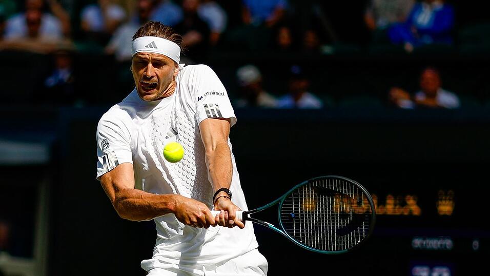 Alexander Zverev hat in der ersten Runde Probleme, setzt sich aber durch.