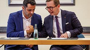 Der bisherige Landesvorsitzende der CDU, Daniel Peters, erklärt nach dem Wahldebakel in MV seinen Rücktritt - Philipp Amthor übernimmt den Posten kommissarisch. Der bisherige Landesvorsitzende der CDU, Daniel Peters, erklärt nach dem Wahldebakel in MV seinen Rücktritt - Philipp Amthor übernimmt den Posten kommissarisch.