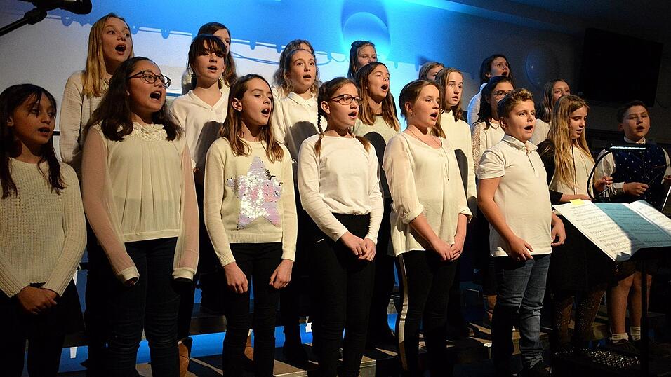 Die immer wieder begeisternde Chorklasse 6 c. Die immer wieder begeisternde Chorklasse 6 c.