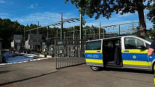 Die Polizei ermittelt nach dem Brand in einem Umspannwerk.