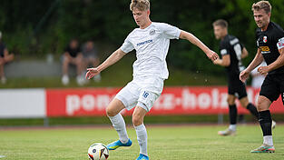 Jakob Schötz will beim TSV Bogen künftig noch mehr Verantwortung auf und neben dem Platz übernehmen und am Ende mit dem Klassenerhalt auf eine erfolgreiche Saison zurückblicken können. Jakob Schötz will beim TSV Bogen künftig noch mehr Verantwortung auf und neben dem Platz übernehmen und am Ende mit dem Klassenerhalt auf eine erfolgreiche Saison zurückblicken können.