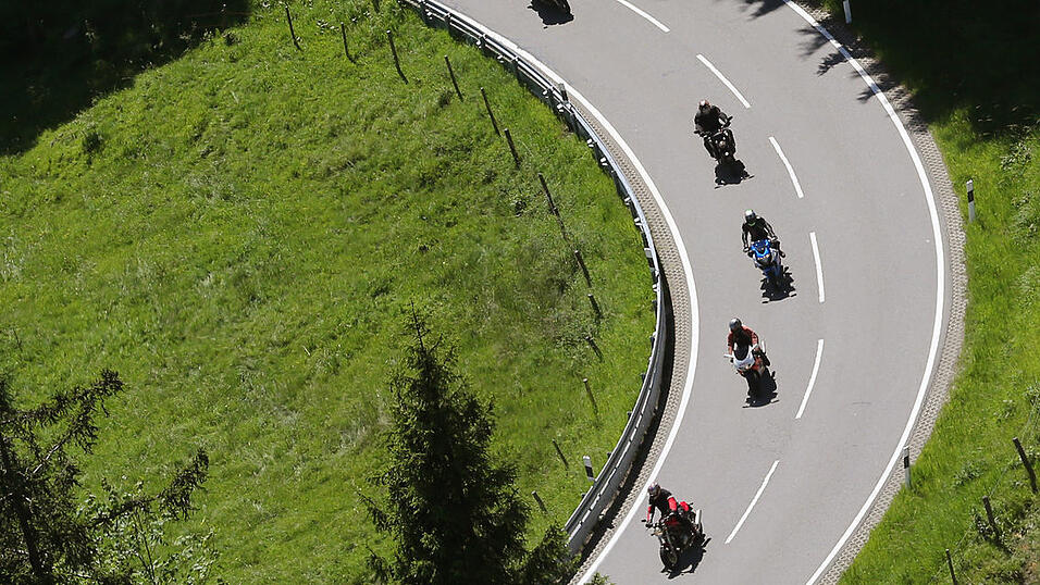 Motorradfahrer sind laut Polizei 'schwache Verkehrsteilnehmer', da sie einem deutlich h&ouml;heren Risiko als Autofahrer ausgesetzt sind.