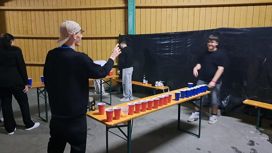 Am Bierpong-Tisch ging es rund.