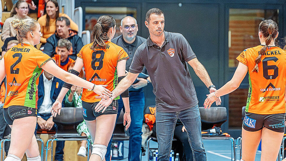 Sehr zufrieden kann NawaRo-Trainer Roland Schwab mit der Leistung sein, die seine Mannschaft zuletzt zeigte. Für die Heimspiele gegen Dresden und Planegg/Krailing fordert er aber volle Konzentration. Sehr zufrieden kann NawaRo-Trainer Roland Schwab mit der Leistung sein, die seine Mannschaft zuletzt zeigte. Für die Heimspiele gegen Dresden und Planegg/Krailing fordert er aber volle Konzentration.