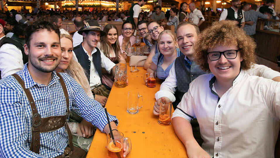 Die Partybilder vom Freitag, 15. August, aus dem Festzelt Weckmann. Die Partybilder vom Freitag, 15. August, aus dem Festzelt Weckmann.
