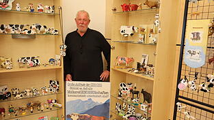 Seit mehr als 40 Jahren sammelt der 73-jährige Rinder-Tierarzt alles rund um Kühe, Ochsen und Stiere. Seit mehr als 40 Jahren sammelt der 73-jährige Rinder-Tierarzt alles rund um Kühe, Ochsen und Stiere.