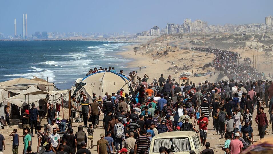 Im Gazastreifen schweigen seit Freitagmittag die Waffen.