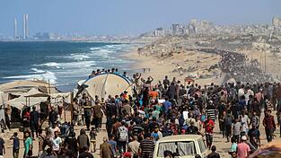 Im Gazastreifen schweigen seit Freitagmittag die Waffen.