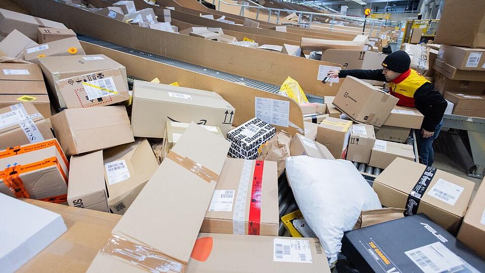 Gef&auml;hrliche oder rechtswidrige Produkte von Online-M&auml;rkten landen auch in den digitalen Einkaufsk&ouml;rben deutscher Verbraucher. (Symbolbild)