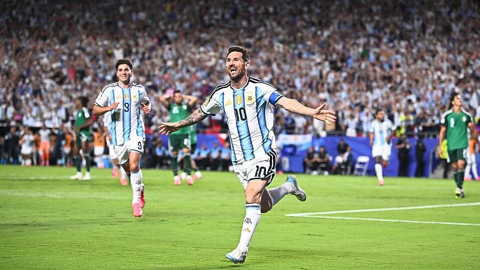 Lionel Messi traf doppelt gegen Algerien. Lionel Messi traf doppelt gegen Algerien.