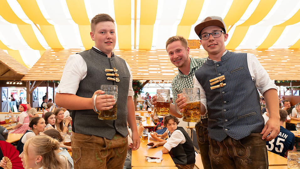 Die Partybilder vom Montag, 12. August 2024, aus dem Festzelt Nothaft. Die Partybilder vom Montag, 12. August 2024, aus dem Festzelt Nothaft.