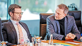 Marco Buschmann (l.) ist der neue Parteimanager der Liberalen. Er soll der FDP um Parteichef Christian Lindner helfen, erneut in den Bundestag einzuziehen. Marco Buschmann (l.) ist der neue Parteimanager der Liberalen. Er soll der FDP um Parteichef Christian Lindner helfen, erneut in den Bundestag einzuziehen.