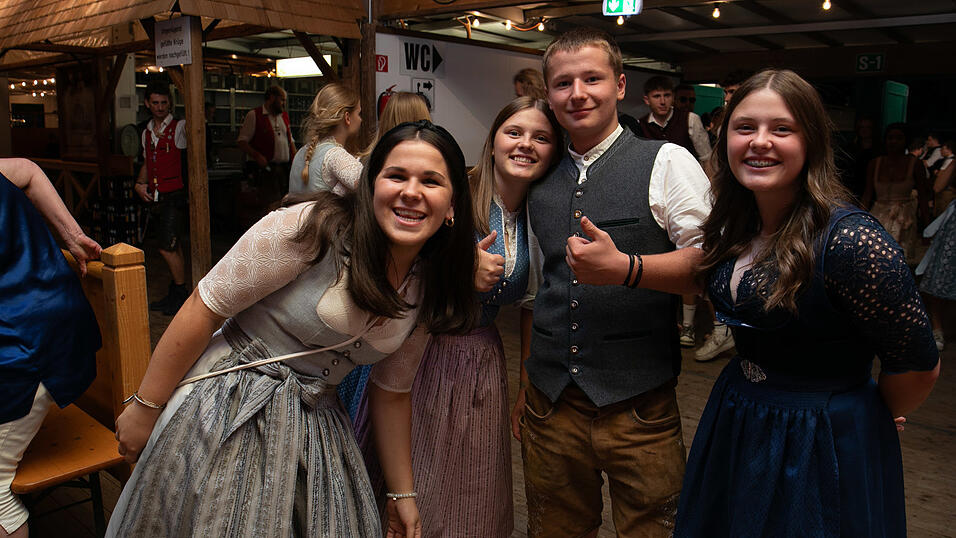 Die Partybilder vom Montag, 18. August, aus dem Festzelt Nothaft. Die Partybilder vom Montag, 18. August, aus dem Festzelt Nothaft.