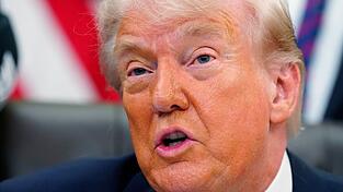 Trump setzt widerspr&uuml;chliche Posts zum Konflikt mit dem Iran ab.