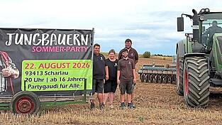 Vom Traktor direkt zur Sommerparty. Bereits voll im Gange sind die Vorbereitungen der Chamer Jungbauern zwischen Scharlau und Radling für das legendäre Event. Vom Traktor direkt zur Sommerparty. Bereits voll im Gange sind die Vorbereitungen der Chamer Jungbauern zwischen Scharlau und Radling für das legendäre Event.