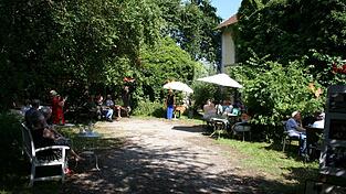 Ein Blick in den Garten des Seminarhauses, wo die Gedenkveranstaltung stattfand  Fotos:
