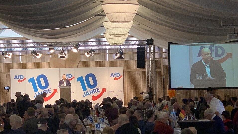 Stephan Protschka sagte bei seiner Rede: 'Die AfD steht f&uuml;r Heimat, Kultur und Tradition.'