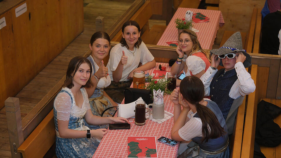 Die Partybilder vom Dienstag, 15. August 2023, aus dem Festzelt Krönner. Die Partybilder vom Dienstag, 15. August 2023, aus dem Festzelt Krönner.