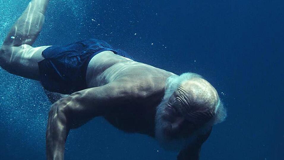 Wolfgang 'Gangerl' Clemens - ausg'rissn, um anzukommen. Szene aus dem Kinofilm 'Gangerls Glück', für den gerade gedreht wird. Wolfgang 'Gangerl' Clemens - ausg'rissn, um anzukommen. Szene aus dem Kinofilm 'Gangerls Glück', für den gerade gedreht wird.