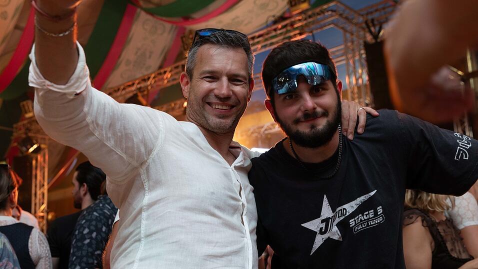 Die Partybilder vom Samstag, 8. August, aus dem Festzelt Weckmann. Die Partybilder vom Samstag, 8. August, aus dem Festzelt Weckmann.