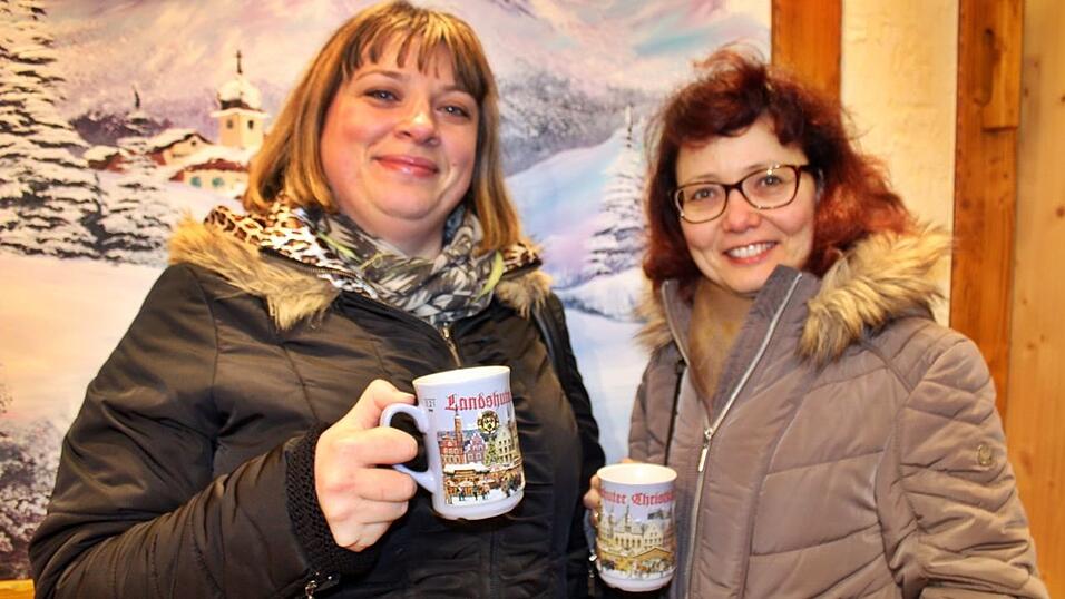 Der idyllische Christkindlmarkt in der Freyung in Landshut zählt zu den schönsten Christkindlmärkten Bayerns. Bei eisigen Temperaturen ist dort insbesondere die Glühwein-Alm natürlich heiß begehrt. Der idyllische Christkindlmarkt in der Freyung in Landshut zählt zu den schönsten Christkindlmärkten Bayerns. Bei eisigen Temperaturen ist dort insbesondere die Glühwein-Alm natürlich heiß begehrt.