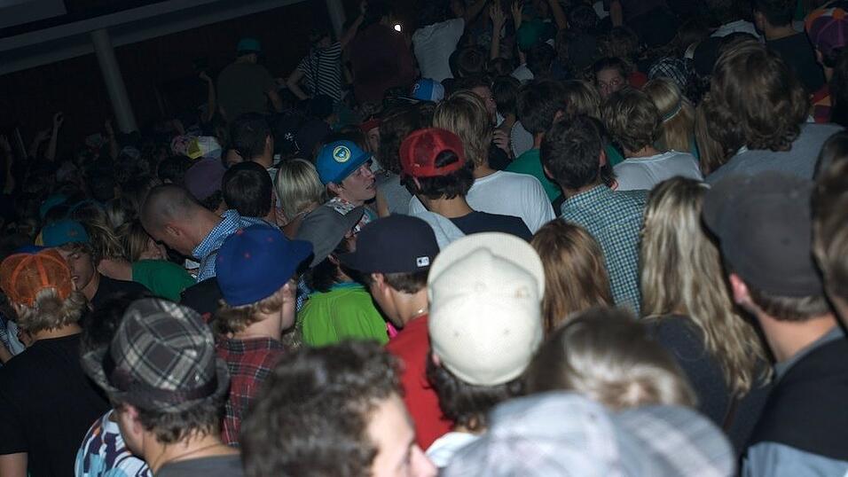 Rund 4000 Boarderfreunde feierten bei der Weltpremiere des neuesten Films von Isenseven, 'Let's go get lost' in M&uuml;nchen.