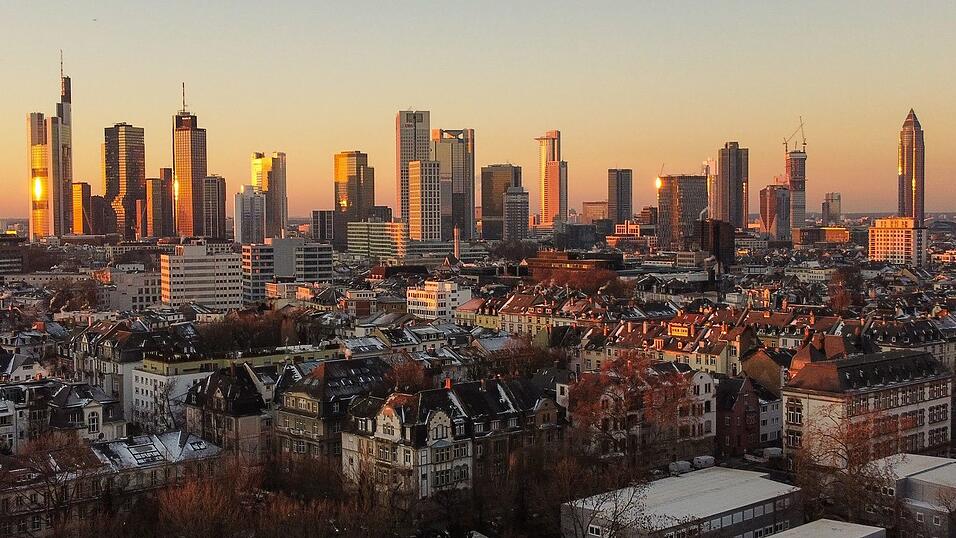 Das Risiko für eine Immobilienblase in Frankfurt ist Schweizer Bank UBS zufolge moderat (Archivbild). Das Risiko für eine Immobilienblase in Frankfurt ist Schweizer Bank UBS zufolge moderat (Archivbild).
