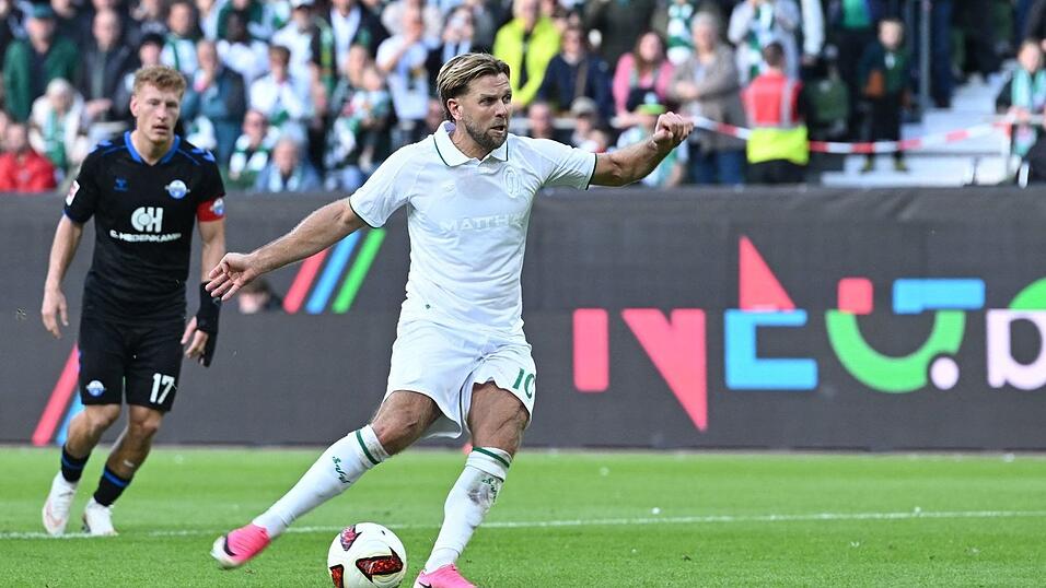 Niclas Füllkrug trifft per Elfmeter zum 2:2 für Werder Bremen. Niclas Füllkrug trifft per Elfmeter zum 2:2 für Werder Bremen.