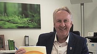 Helmut Plenk, Jahrgang 1970, ist Geschäftsführer des VdK in den Landkreisen Deggendorf und Regen und anerkannter Experte in Rentenfragen. Seit März ist er Mitglied der bayerischen Rentenkommission um Ministerin Ulrike Scharf. Helmut Plenk, Jahrgang 1970, ist Geschäftsführer des VdK in den Landkreisen Deggendorf und Regen und anerkannter Experte in Rentenfragen. Seit März ist er Mitglied der bayerischen Rentenkommission um Ministerin Ulrike Scharf.