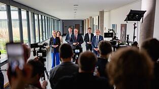 Die Th&uuml;ringer Landesregierung um Ministerpr&auml;sident Mario Voigt (CDU) will weitermachen - wie genau, das ist offen.