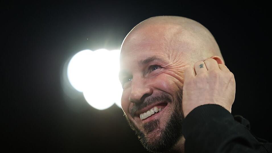 Konnte vor dem Spiel noch lächeln: Hoffenheims Trainer Christian Ilzer.