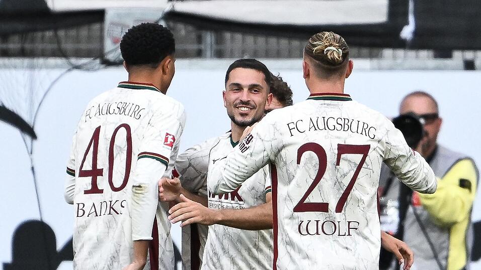 Der FC Augsburg hatte in Frankfurt oft Grund zum Jubel. Der FC Augsburg hatte in Frankfurt oft Grund zum Jubel.
